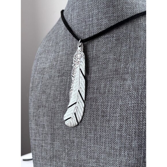 Handmade Feather Pendant Antique Butter Knife up-cycled silverware jewelery - Picture 4 of 6